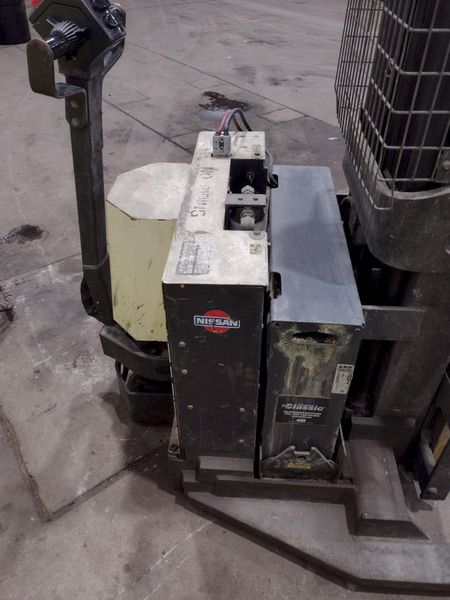 3,000 LB NISSAN MODEL #WSN-30-TH ELECTRIC POWERED PALLET MOVER FORKLIFT: STOCK #19284