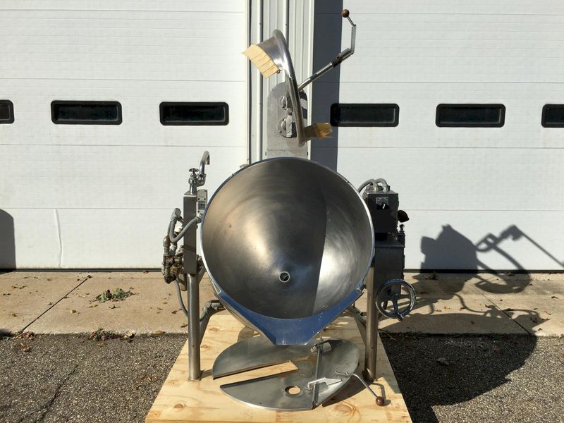 Groen DTA/3-60
 60-Gallon 2/3-Jacketed Cooker/Mixer
With Twin Shaft Agitators