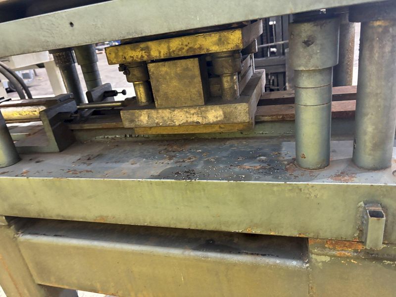 12 TON AIRAM 4-POST PNEUMATIC CUTOFF PRESS: STOCK #21325