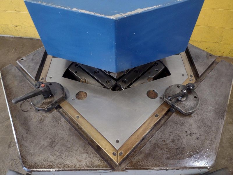 8" x 8" DURMA HYDRAULIC NOTCHER: STOCK 16438