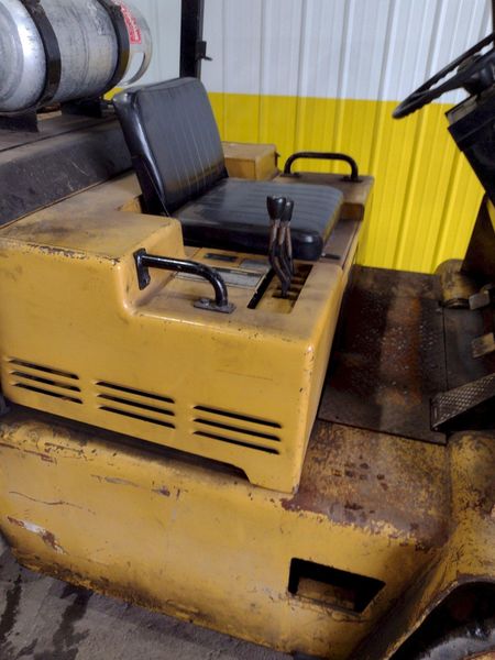 12,500 LBS CAT MODEL T1250 LP-GAS FORKLIFT: STOCK #18141