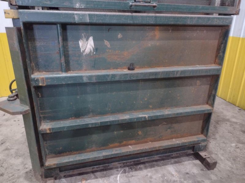 48" X 48" X 24" EPCO VERTICAL HYDRAULIC BALER: STOCK #22919