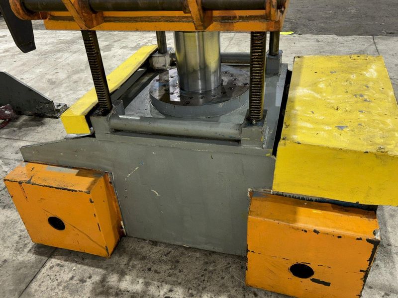 30,000 LB X 60" SESCO MODEL #55-523 MOTORIZED COIL REEL UNCOILER W/ COIL CAR: STOCK #21952