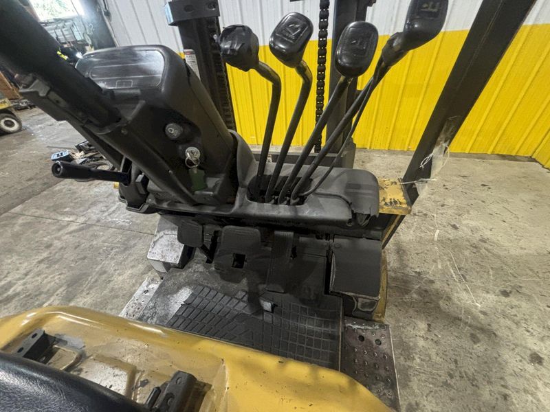 5,000 LBS CATERPILLAR MODEL #GC30K LP GAS FORKLIFT: STOCK #23033