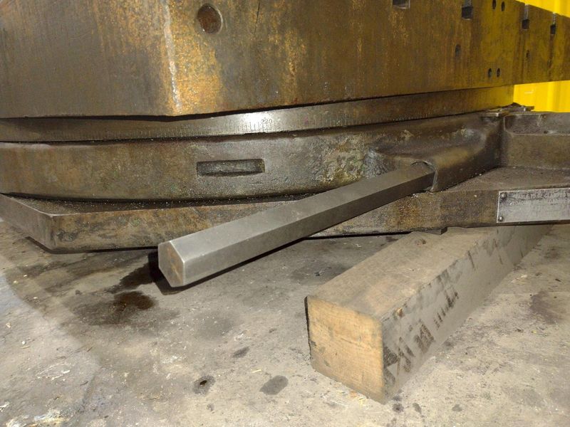 48" X 48" X 27,000 LBS LUCAS PNEUMATIC AIR LIFT ROTARY TABLE: STOCK 19781