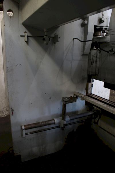 225 TON X 10' PACIFIC HYDRAULIC PRESS BRAKE: STOCK #76324