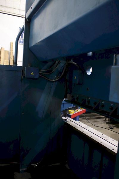 135 TON X 8' CINCINNATI MDL 135FMII HYDRAULIC PRESS BRAKE: STOCK #75067