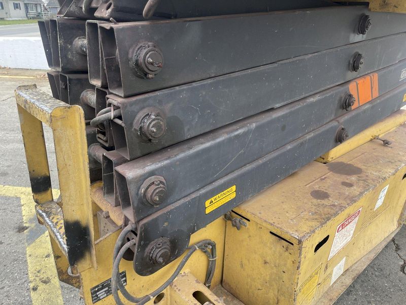 GROVE MODEL #SM3160E SCISSOR LIFT: STOCK #74952