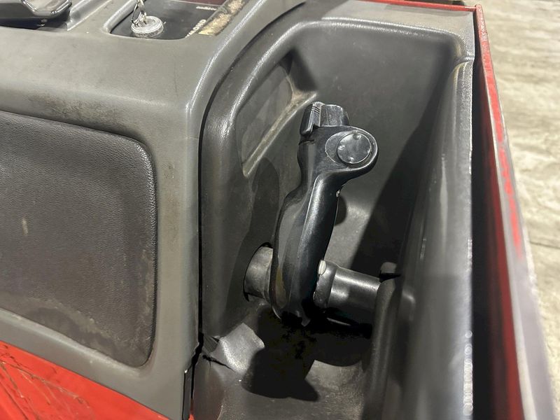 3,500 LB RAYMOND MODEL #EASI DEEP REACH ELECTRIC FORK LIFT TRUCK: STOCK 22098