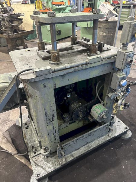 8 TON MAPLEWOOD 4 POST CUTOFF PRESS: STOCK #77508