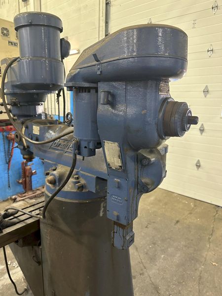 2 HP BRIDGEPORT VERTICAL MILLING MACHINE WITH SLOTTING HEAD : STOCK #77315
