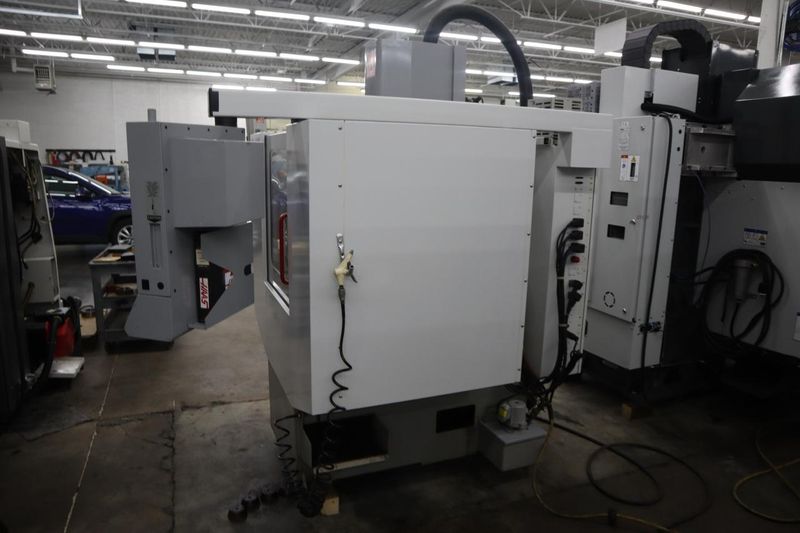 Haas Mini Mill CNC Vertical Machining Center, 16"x12"x10", CT40 Taper, 10 Station ATC, Coolant System, New 2001
