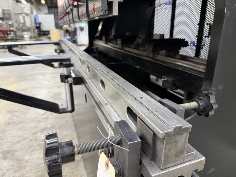 ADH WC67E-80T/2500 90 Ton x 98″ CNC Press Brake (2016)