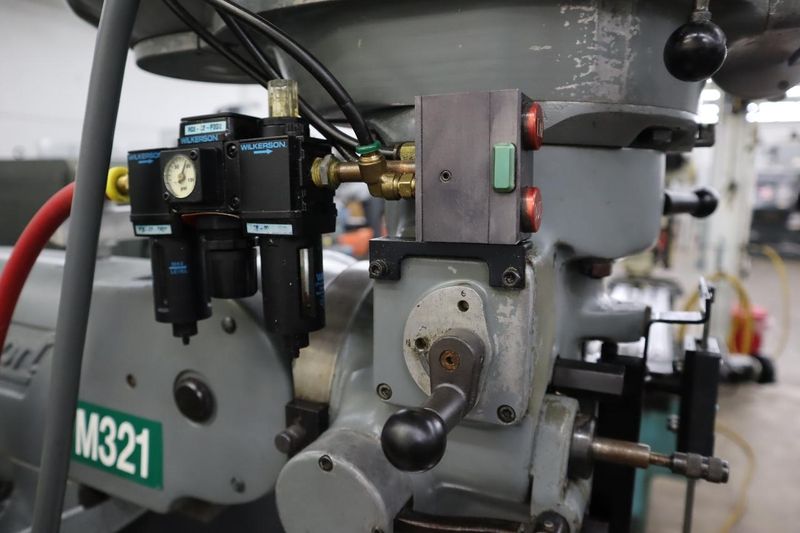 Bridgeport Series I-2HP Vertical Knee Mill, Acu-Rite 2-Axis DRO, Kurt Power Draw Bar, Mitutoyo Scale, X-Axis Power Feed, Chrome Ways