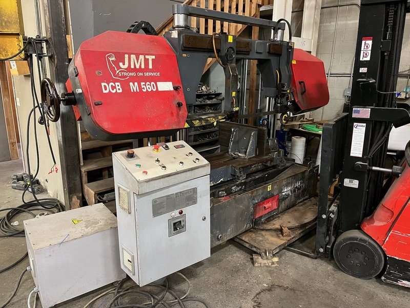 Adjust your cutting angle from 90° to 60°to 45° to 30°. The 5 hp motor lets you straight cut 22 inch diameter materials with ease. The swivel base mount allows you to manually adjust the angle of the machine.