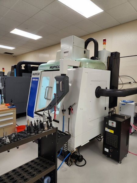HURCO VM10U 5-Axis, 21.16.19", 10000 RPM, 20 Tools, 12 HP, Cat 40, Auger, Loaded Software