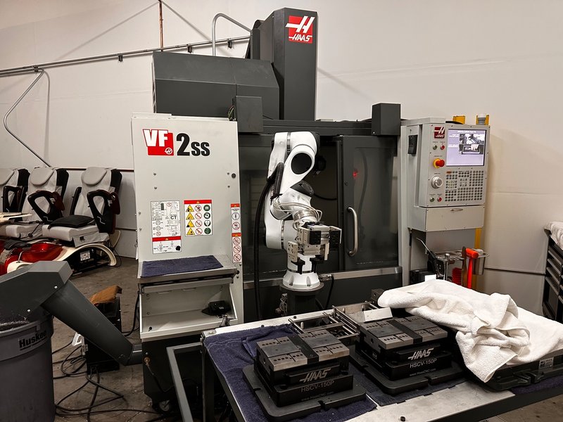 2024 HAAS VF-2SS with HC10 6-Axis Cobot with low hours.