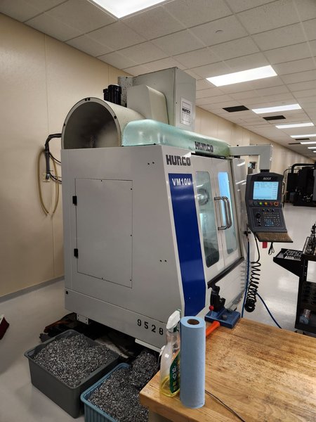 HURCO VM10U 5-Axis, 21.16.19", 10000 RPM, 20 Tools, 12 HP, Cat 40, Auger, Loaded Software
