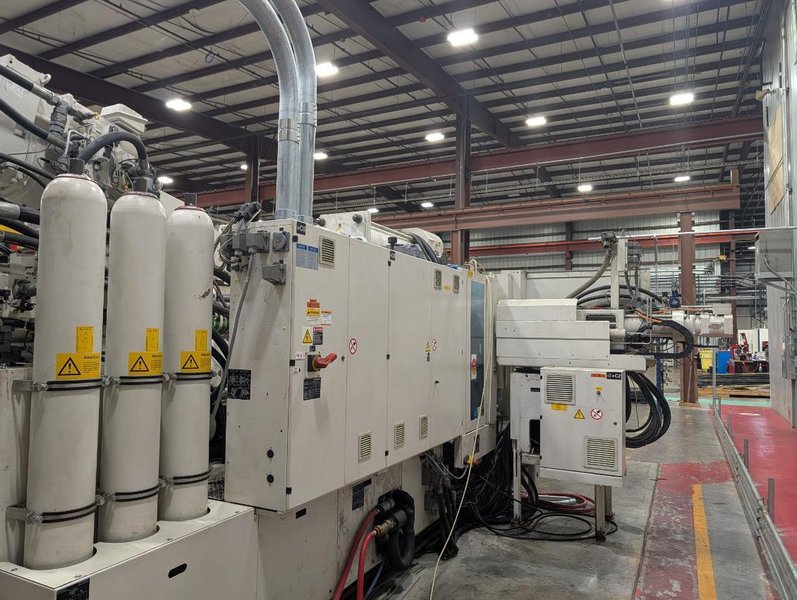 650 TON KRAUSS MAFFEI CXZL 650-3000/1400/750  THREE SHOT INJECTION MOLDING MACHINE, 2010