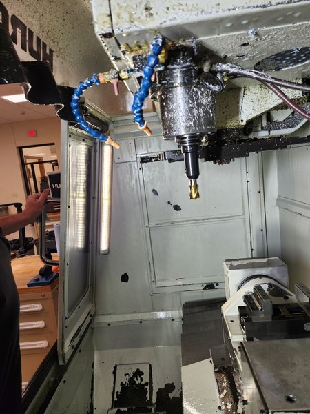 HURCO VM10U 5-Axis, 21.16.19", 10000 RPM, 20 Tools, 12 HP, Cat 40, Auger, Loaded Software