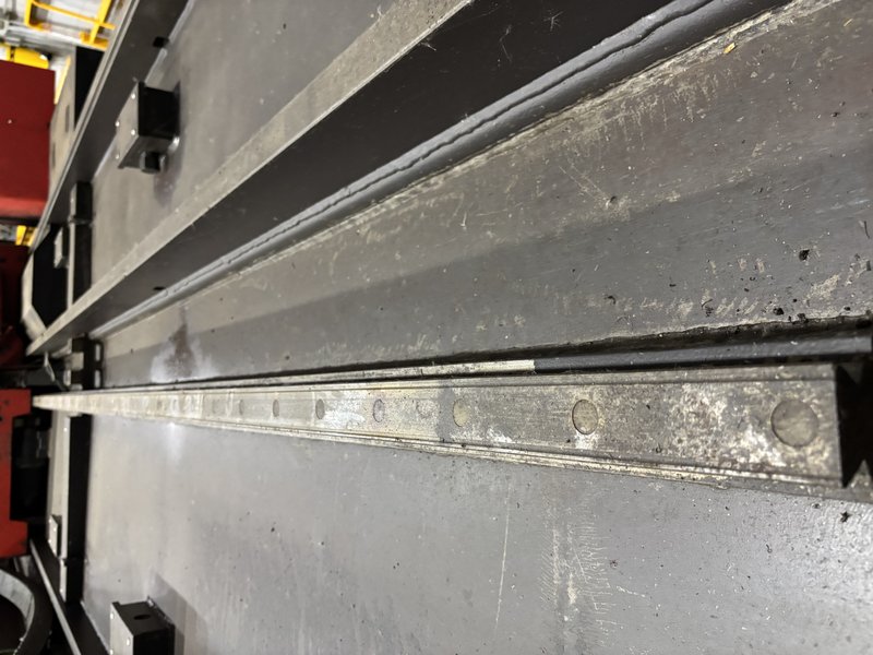 70" X 167" Table, AMADA VM3800 Vertical Plate Saw, 150"X, 31-1/2" Throat, 24" Ht, 2" Blade, Chip Auger, 10 HP, 1990