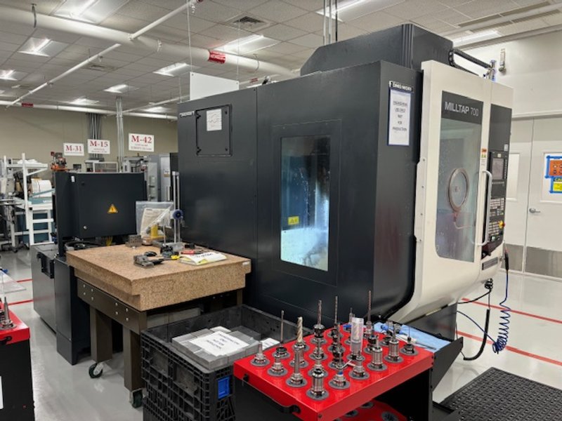 DMG MORI MillTap 700 5-Axis, 28.16.15", 24000 RPM, 25 Tools, 33 HP, BT 30 Big Plus, TSC, Probes, Chip, Pristine