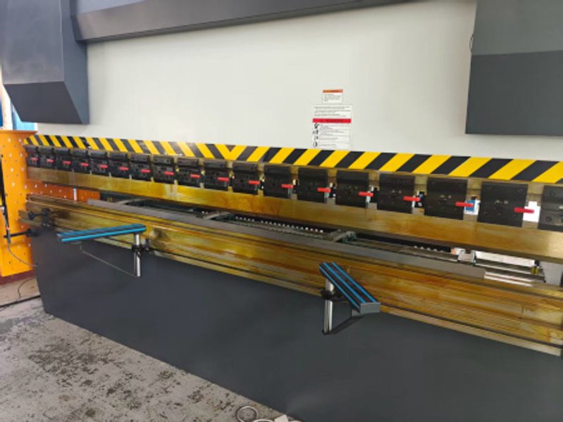 176 Ton, FICOM, #WC67K-176x4000, 157"OAL, 123" BH, 20 HP, 3 axis, Y1, Y2   Our stock number: 7142