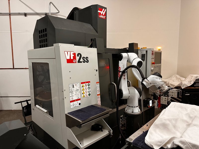 2024 HAAS VF-2SS with HC10 6-Axis Cobot with low hours.