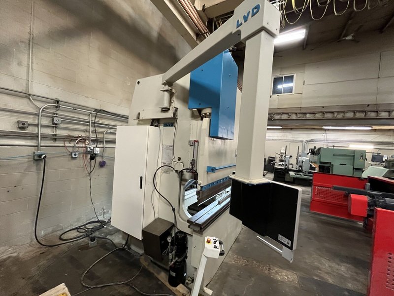 Refurbished 1998 LVD 10' Press Brake. 
Bed Size: 10′
Capacity: 190 Tons
Cyb-19 control