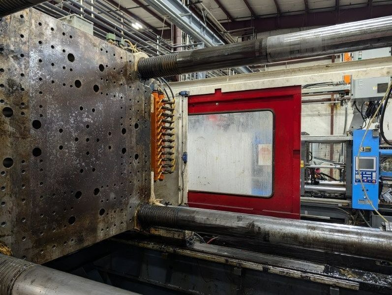 725 TON 140 OZ CINCINNATI MILACRON MS725 INJECTION MOLDING MACHINE, 2015