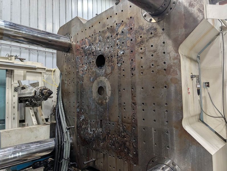 650 TON KRAUSS MAFFEI CXZL 650-3000/1400/750  THREE SHOT INJECTION MOLDING MACHINE, 2010