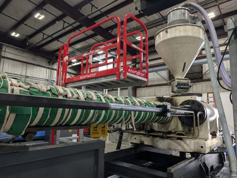 725 TON 140 OZ CINCINNATI MILACRON MS725 INJECTION MOLDING MACHINE, 2015