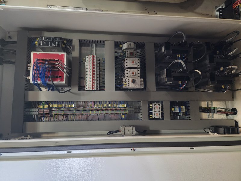 Bed Size: 10′
Capacity: 190 Tons
Cyb-19 control, Y1,Y2, Auto Crowing, Hydraulic upper and lower clamping, Back Gauge X,R,Z1,Z2,X-Prime 8-Axis press Brake