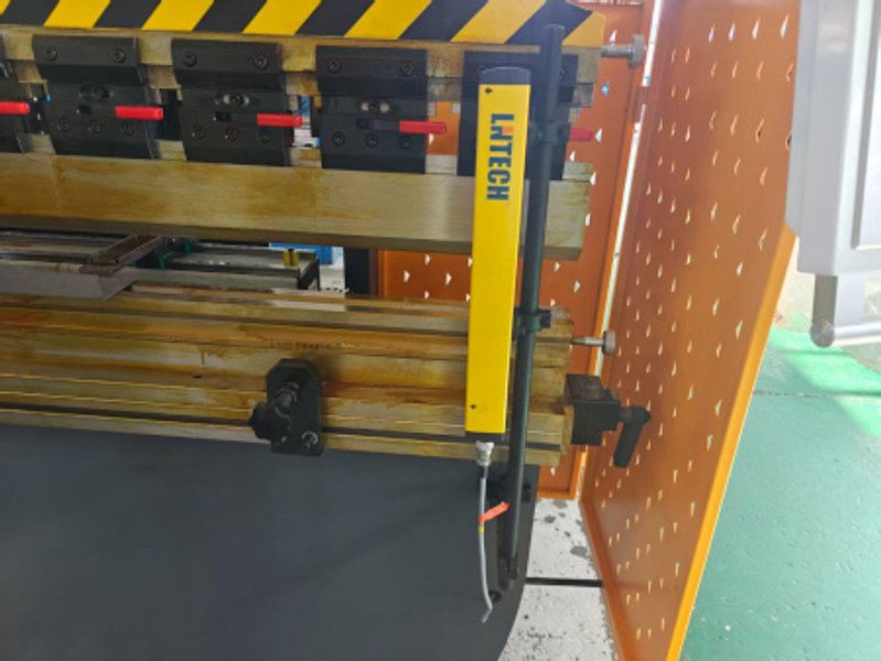 176 Ton, FICOM, #WC67K-176x4000, 157"OAL, 123" BH, 20 HP, 3 axis, Y1, Y2   Our stock number: 7142