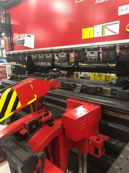 AMADA ASTRO 100MH CNC ROBOT W/ FBDIII 1253 PRECISION PRESS BRAKE
w/AMNC/RML39M BENDING ROBOT, ERX-1210 LOAD/UNLOAD ROBOT
MFG:2001