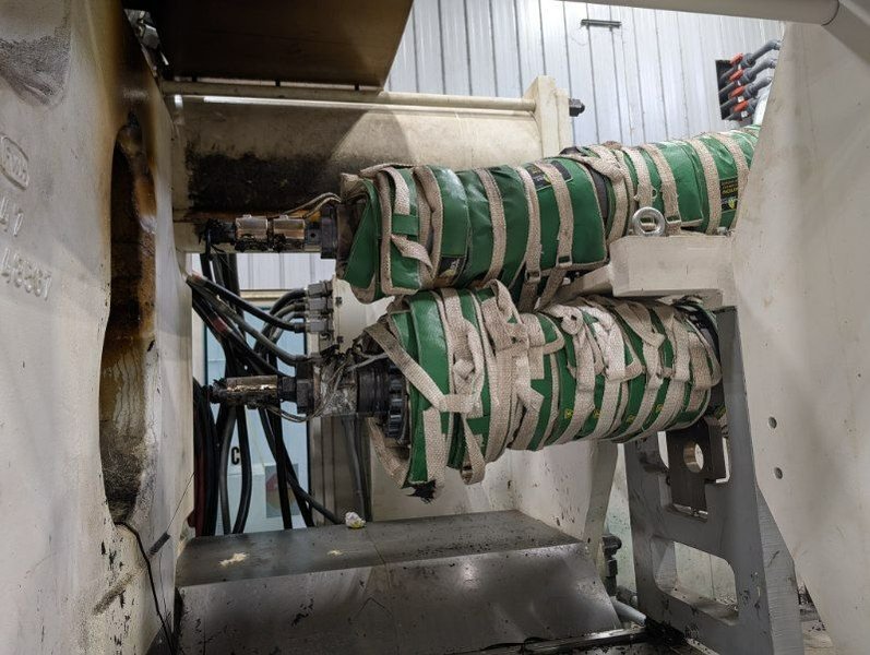 650 TON KRAUSS MAFFEI CXZL 650-3000/1400/750  THREE SHOT INJECTION MOLDING MACHINE, 2010