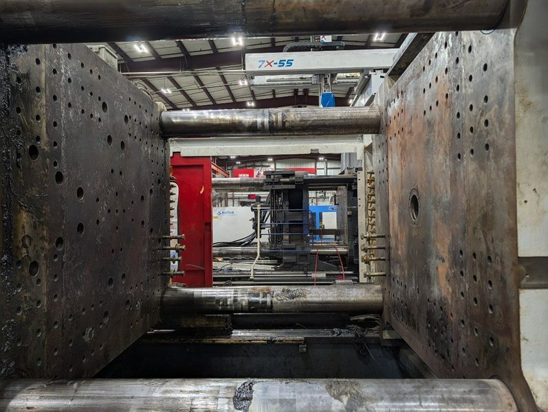 950 TON 232 OZ CINCINNATI MILACRON MM950 INJECTION MOLDING MACHINE, 2013