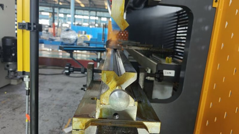 176 Ton, FICOM, #WC67K-176x4000, 157"OAL, 123" BH, 20 HP, 3 axis, Y1, Y2   Our stock number: 7142