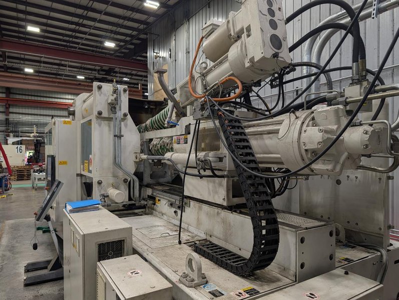 650 TON KRAUSS MAFFEI CXZL 650-3000/1400/750  THREE SHOT INJECTION MOLDING MACHINE, 2010