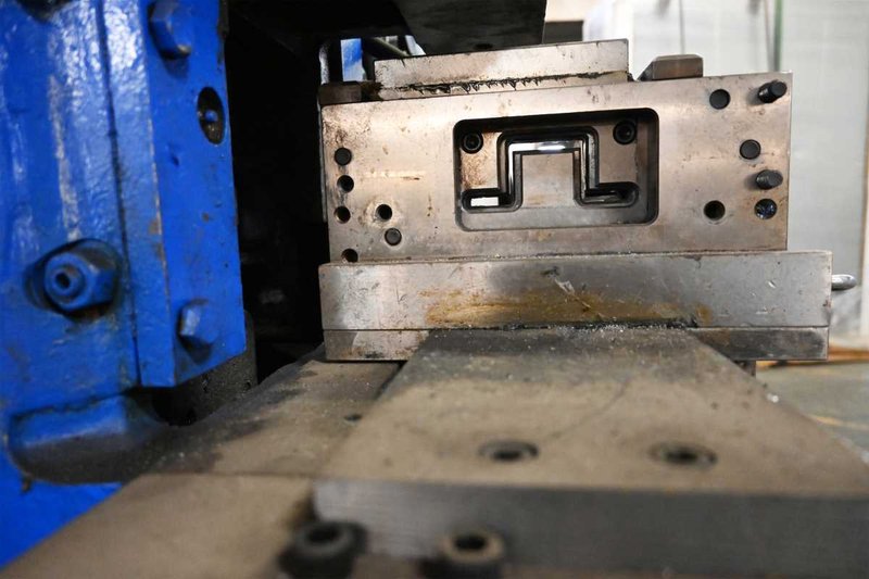 25 Ton x 2-1/4″ YODER P 25 Cut-Off Press
