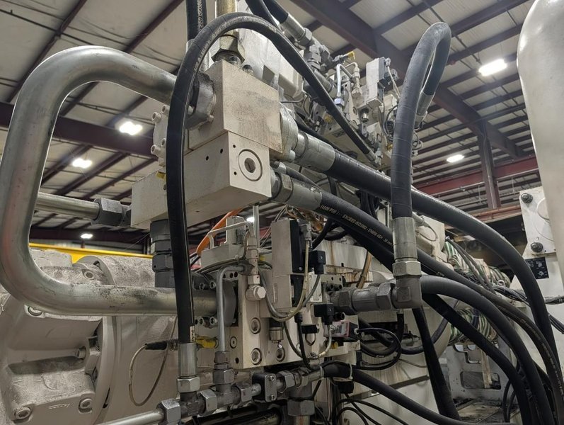 650 TON KRAUSS MAFFEI CXZL 650-3000/1400/750  THREE SHOT INJECTION MOLDING MACHINE, 2010