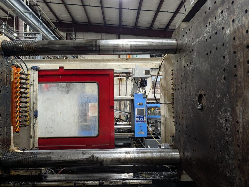 725 TON 140 OZ CINCINNATI MILACRON MS725 INJECTION MOLDING MACHINE, 2015