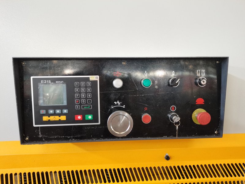 1/4" x 13', FICOM, #QC12Y-8x4000, 20 HP, hydraulic, Estun E21S control, New